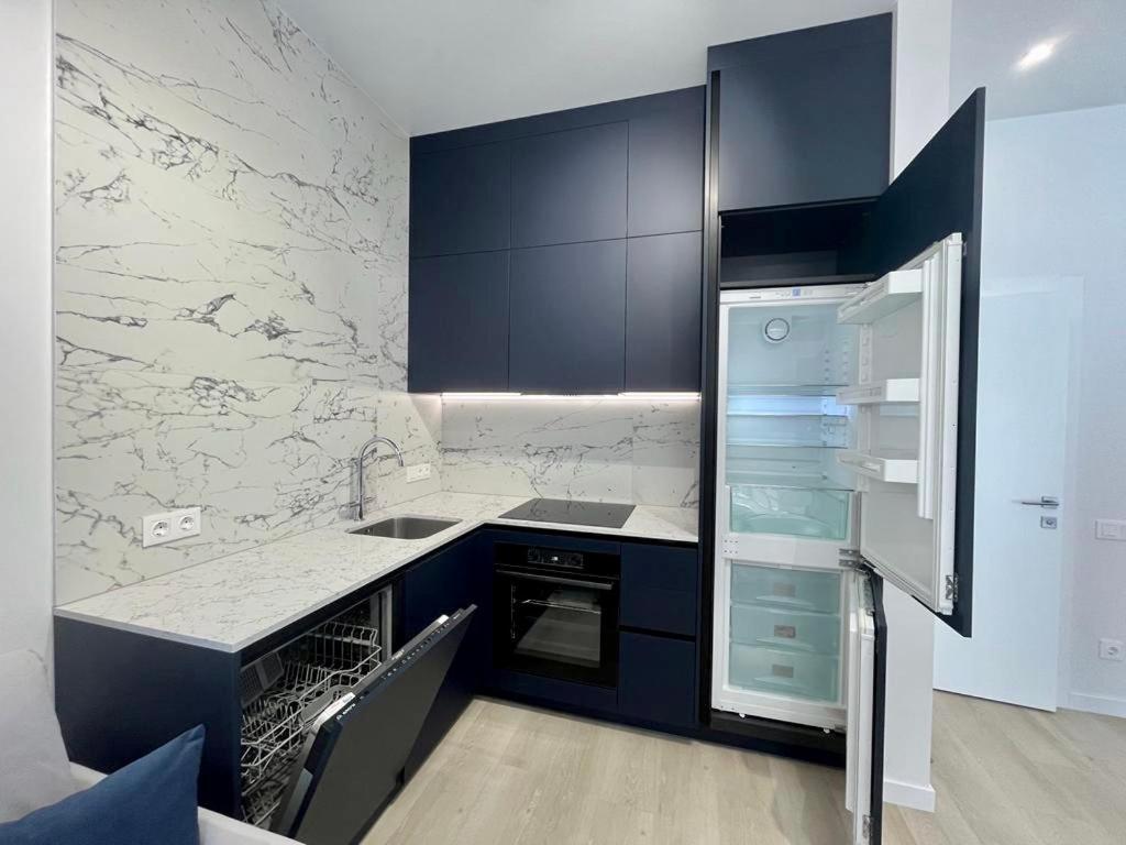 Modern Apartment In The Old Town Kiev Exterior foto